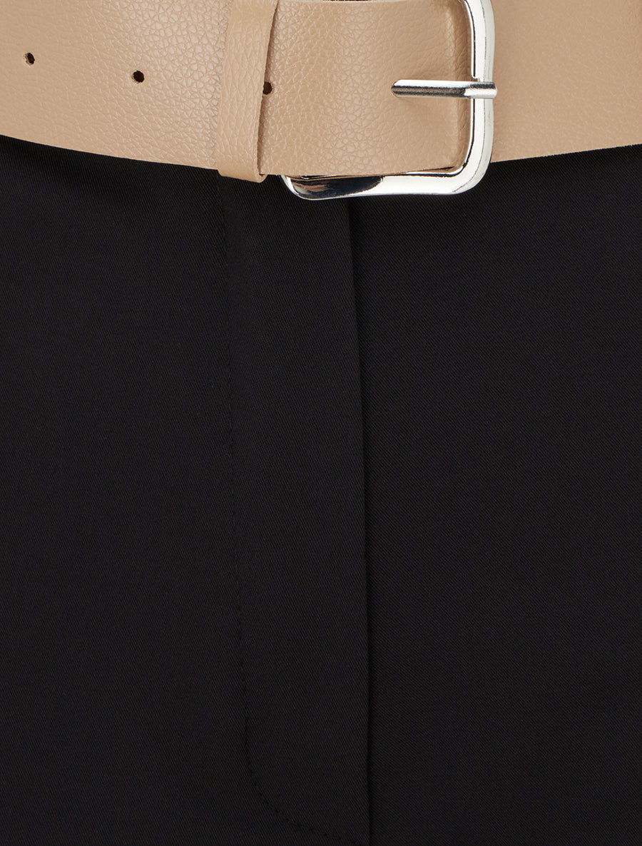 Short uni à ourlet et ceinturé - Noir